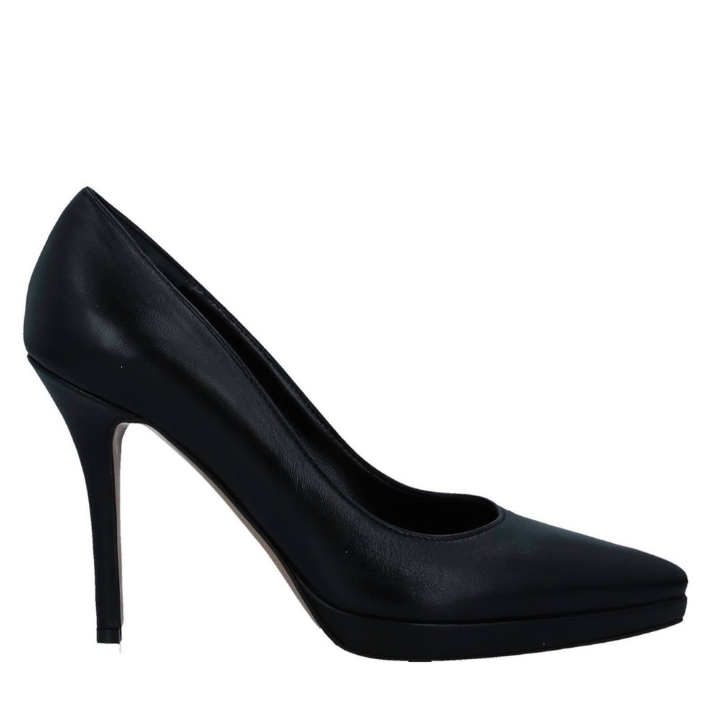 Twiggy pumps